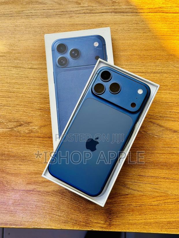 Apple iPhone 17 Pro Max 512 GB Blue · Photo 2