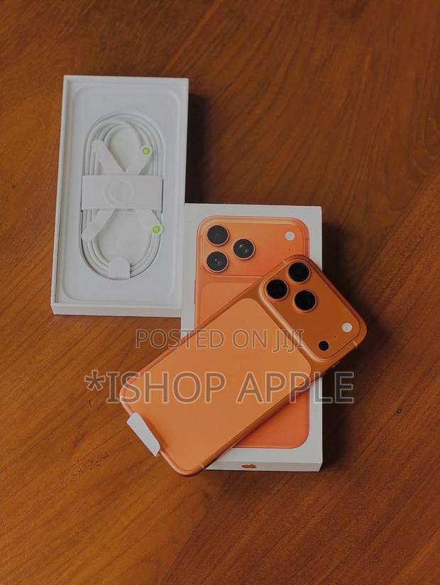 Apple iPhone 17 Pro Max 512 GB Orange · Photo 3