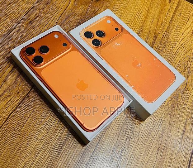 Apple iPhone 17 Pro Max 512 GB Orange · Photo 2