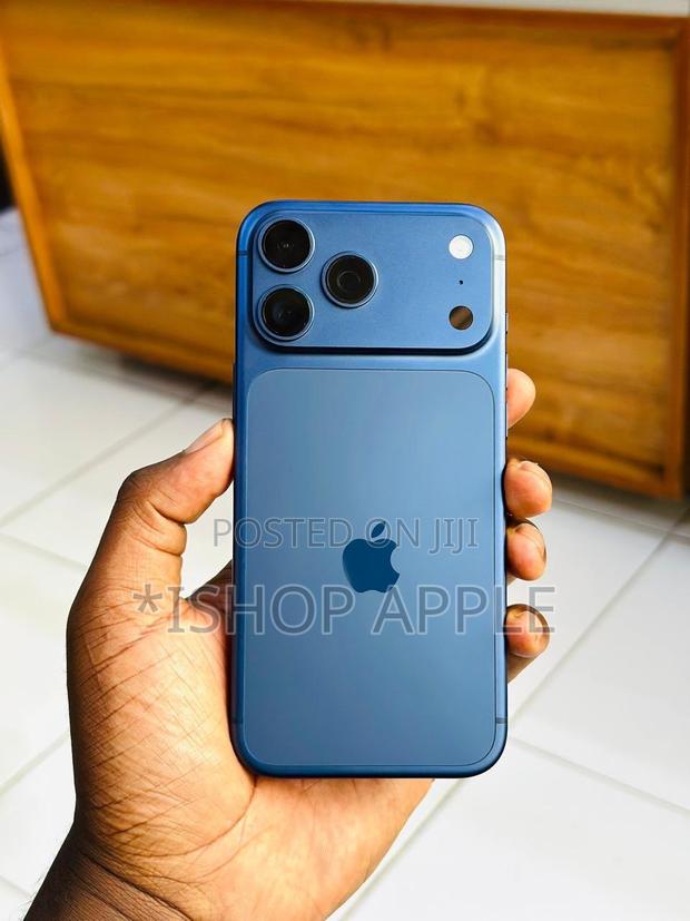 Apple iPhone 17 Pro Max 512 GB Blue · Photo 2