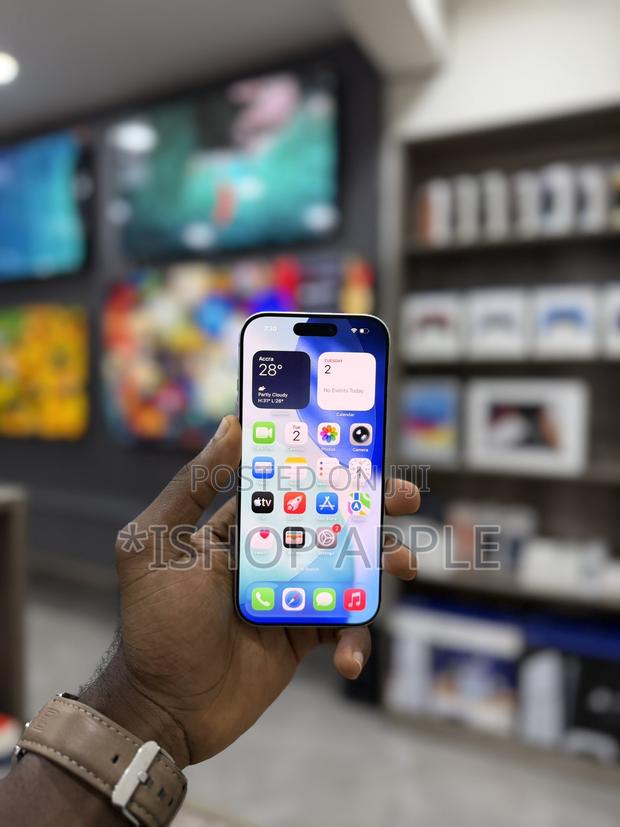Apple iPhone 17 Pro 512 GB White · Photo 1