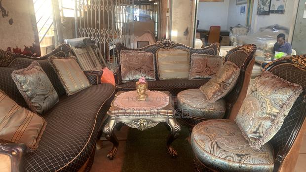 Executive Antique Sofa Chair · Photo 1
