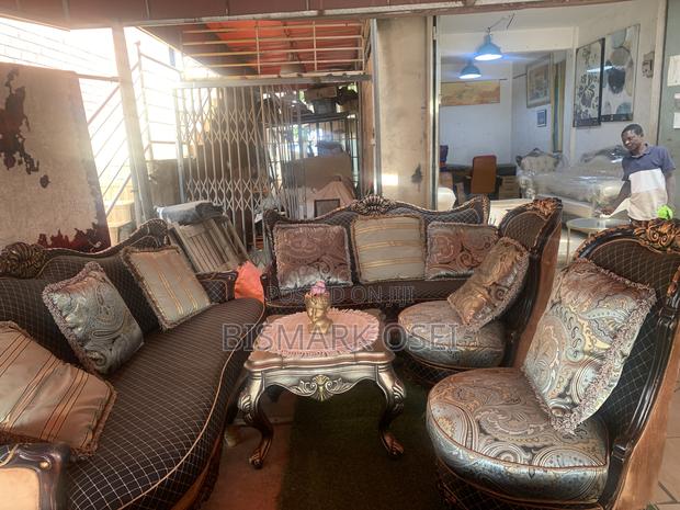 Executive Antique Sofa Chair · Photo 2