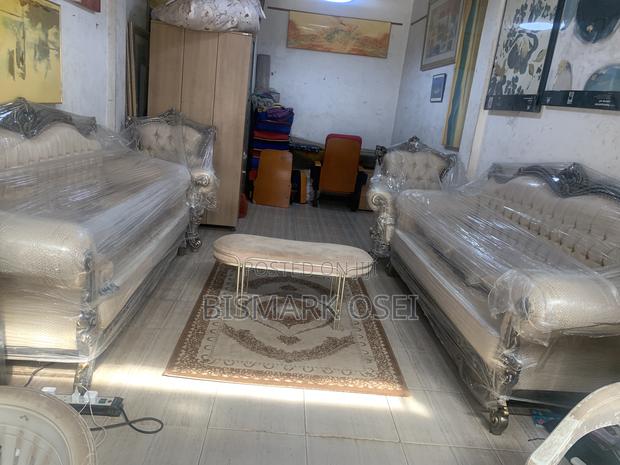 Executive Antique Sofa · Photo 2