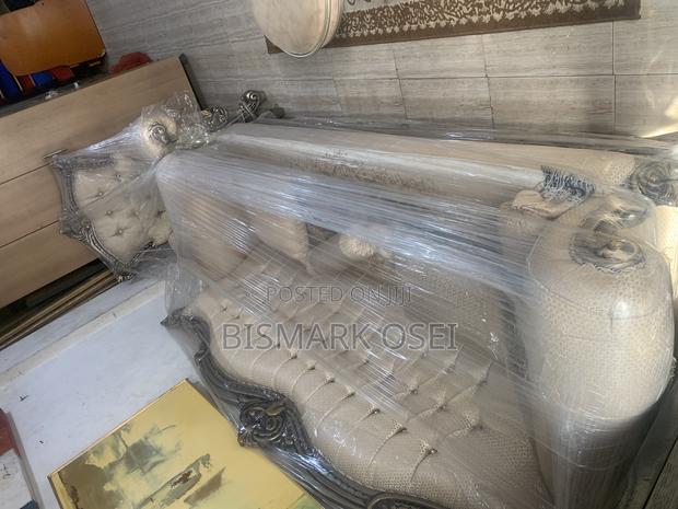 Executive Antique Sofa · Photo 4