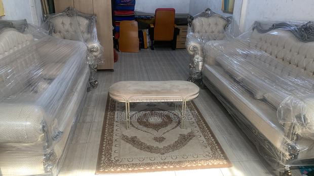 Executive Antique Sofa · Photo 1