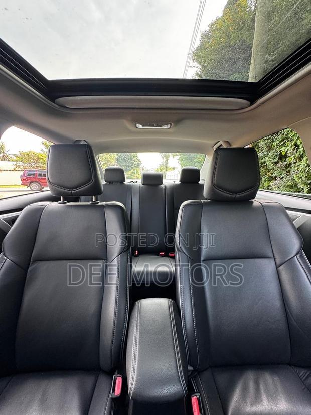 Toyota Corolla S Plus 4dr Sedan (1.8L 4cyl CVT) 2015 Gray · Photo 5