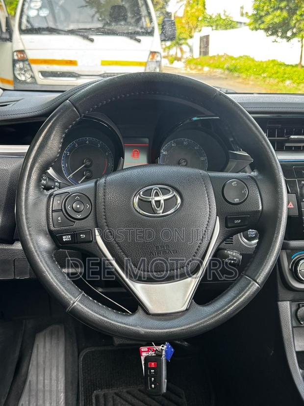 Toyota Corolla S Plus 4dr Sedan (1.8L 4cyl CVT) 2015 Gray · Photo 6