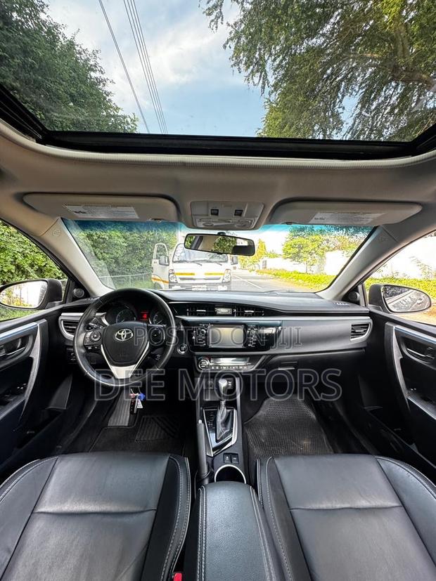 Toyota Corolla S Plus 4dr Sedan (1.8L 4cyl CVT) 2015 Gray · Photo 4