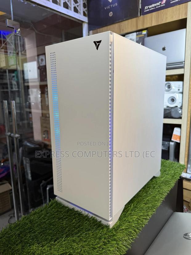 New Desktop Computer Asus 32GB Intel Core I7 SSHD (Hybrid) 1T · Photo 1
