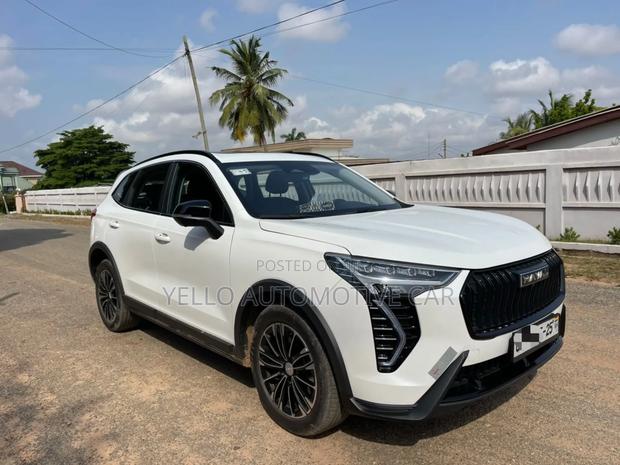 Rent Haval Jolion Pro · Photo 3