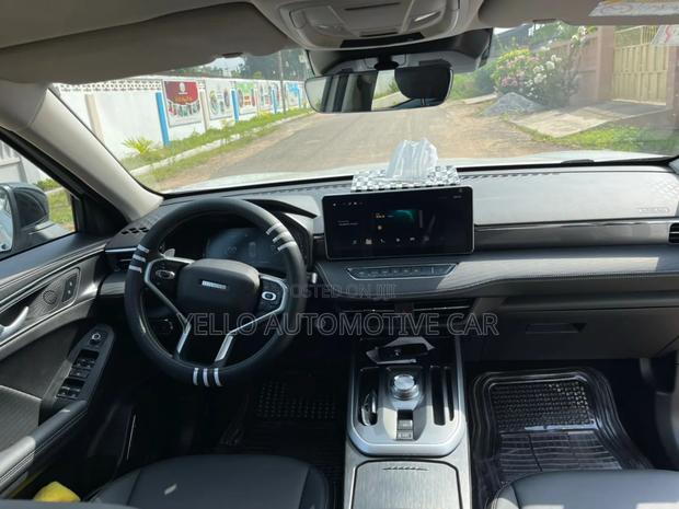 Rent Haval Jolion Pro · Photo 4