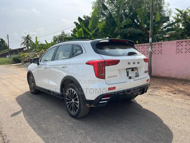 Rent Haval Jolion Pro · Photo 5