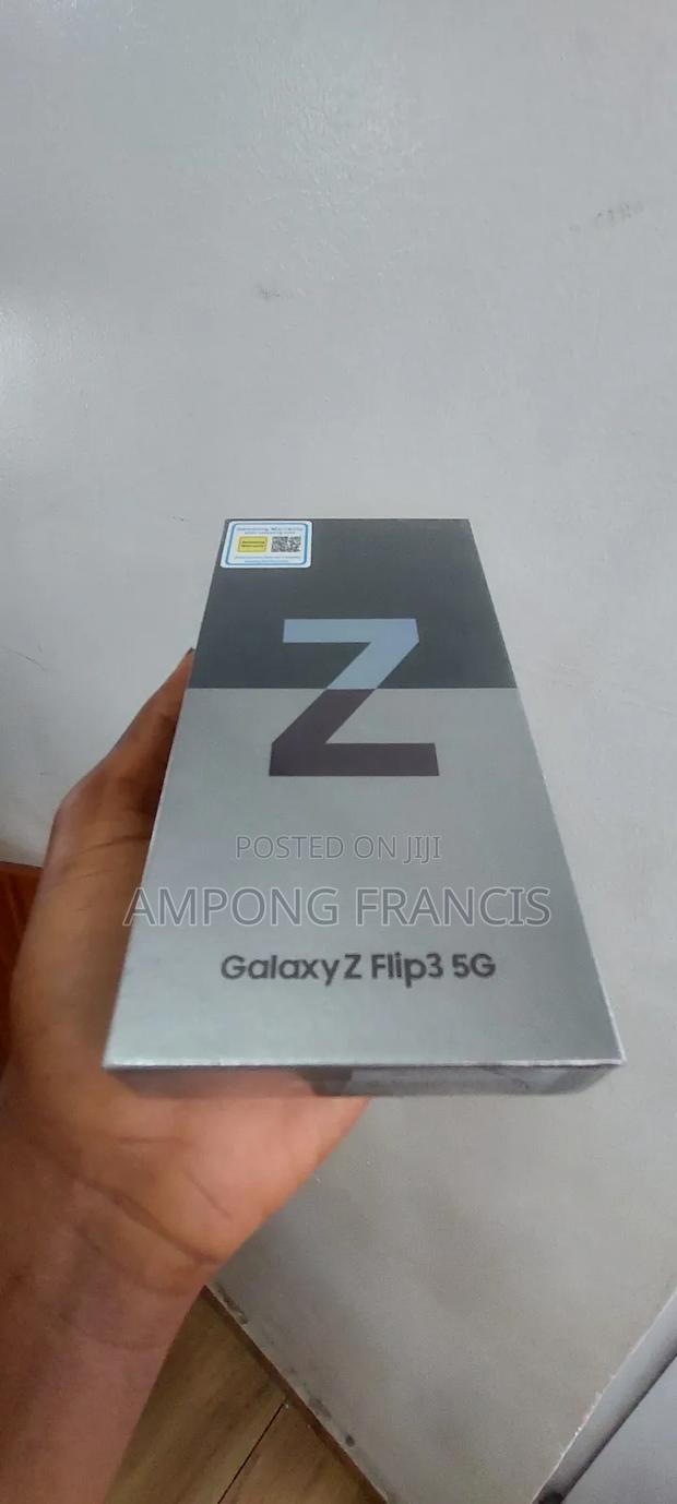 New Samsung Galaxy Z Flip3 5G 256 GB Black · Photo 1