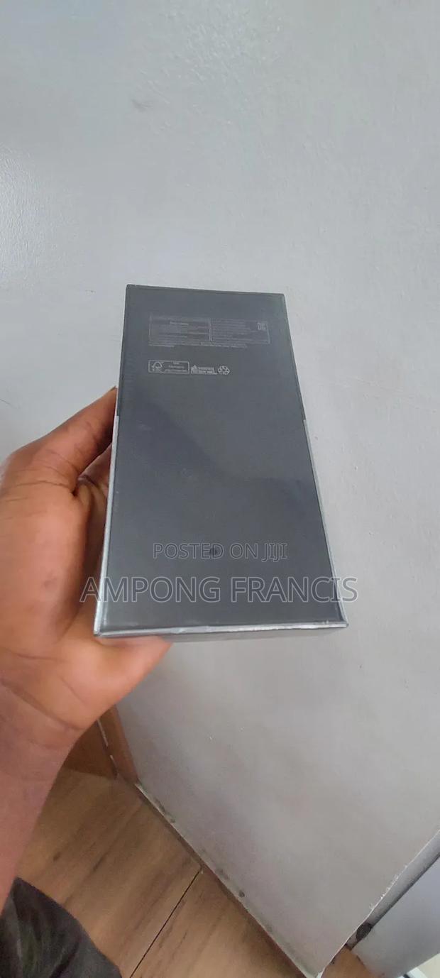 New Samsung Galaxy Z Flip3 5G 256 GB Black · Photo 3