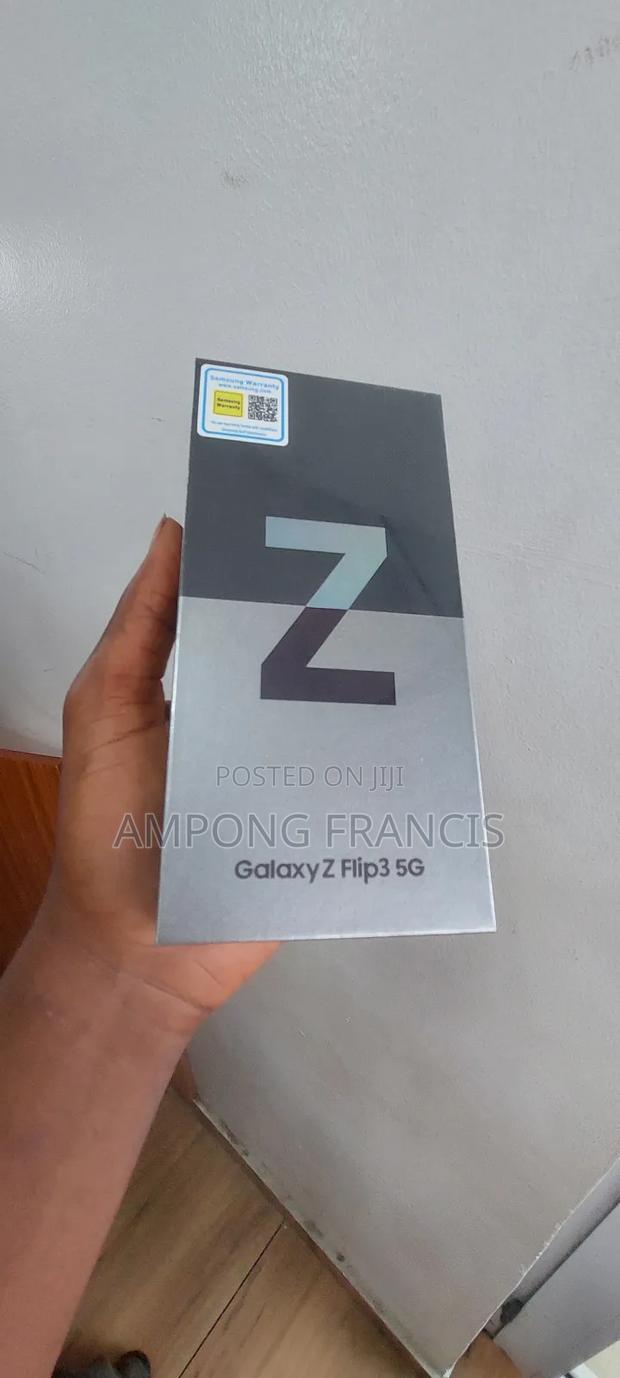 New Samsung Galaxy Z Flip3 5G 256 GB Black · Photo 4