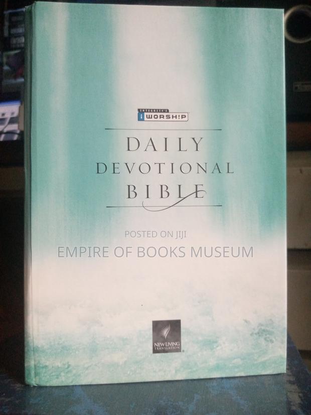 Worship Daily Devotional Bible · Photo 1