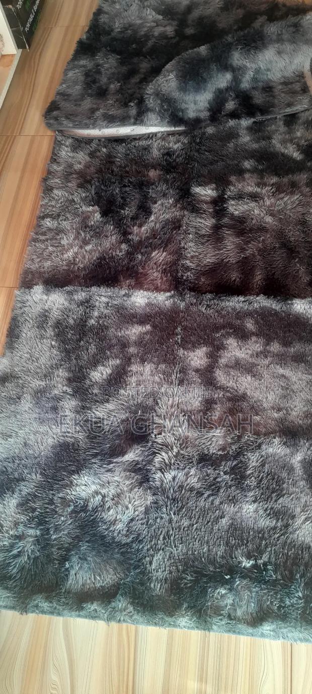 Fluffy Bedside Mat · Photo 3