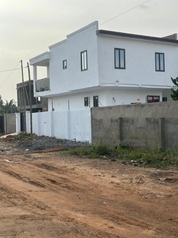 4bdrm House in Nmai Dzorn Melcom for sale · Photo 4