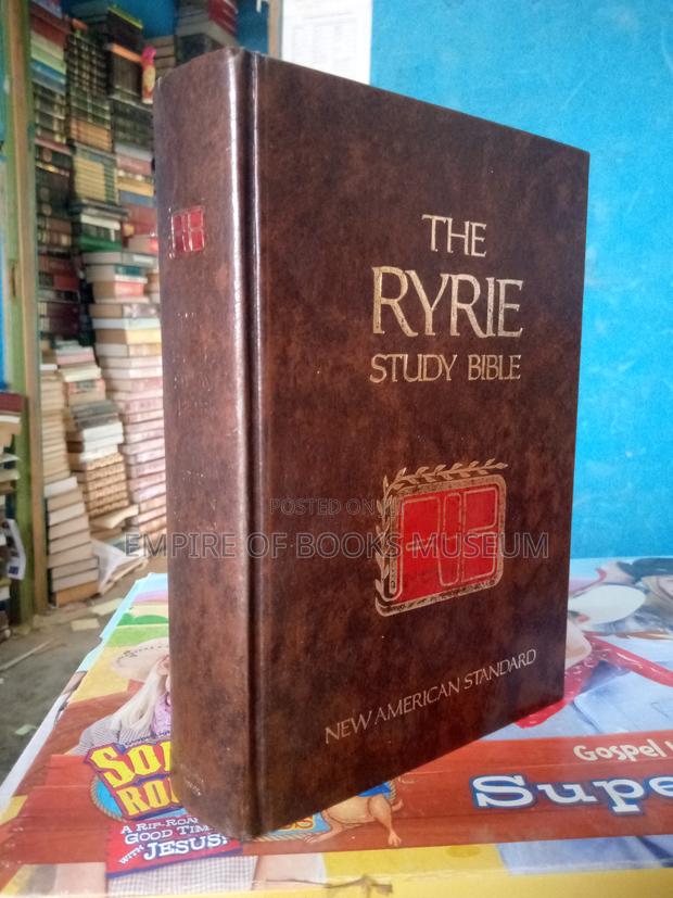 The Ryrie Study Bible, New King American Standard: By Charles C. Ryrie · Photo 1