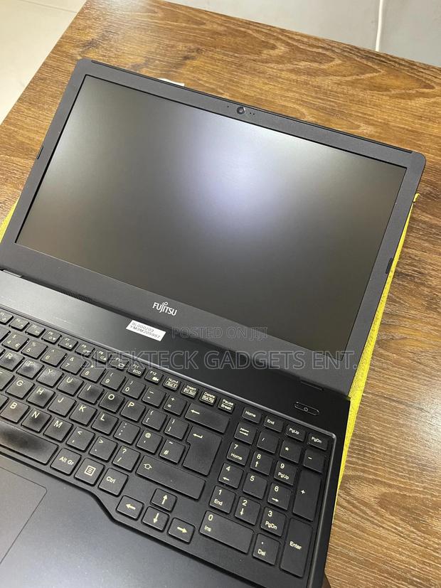 Laptop Fujitsu Lifebook A555 8GB Intel Core i3 SSD 256GB · Photo 4
