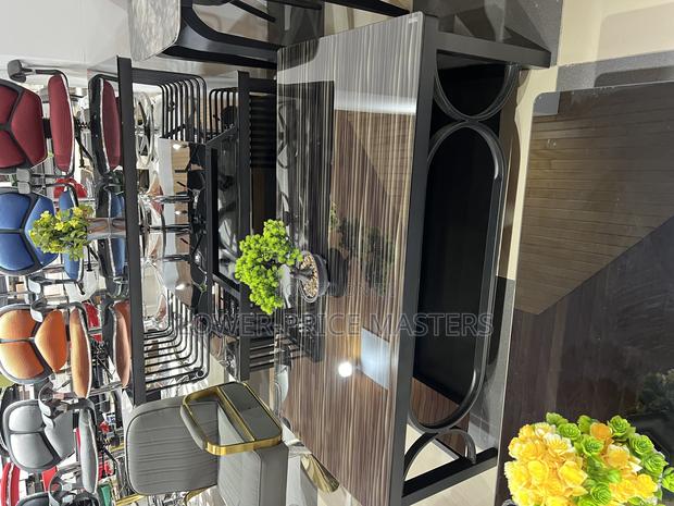 Classy Center Table · Photo 1
