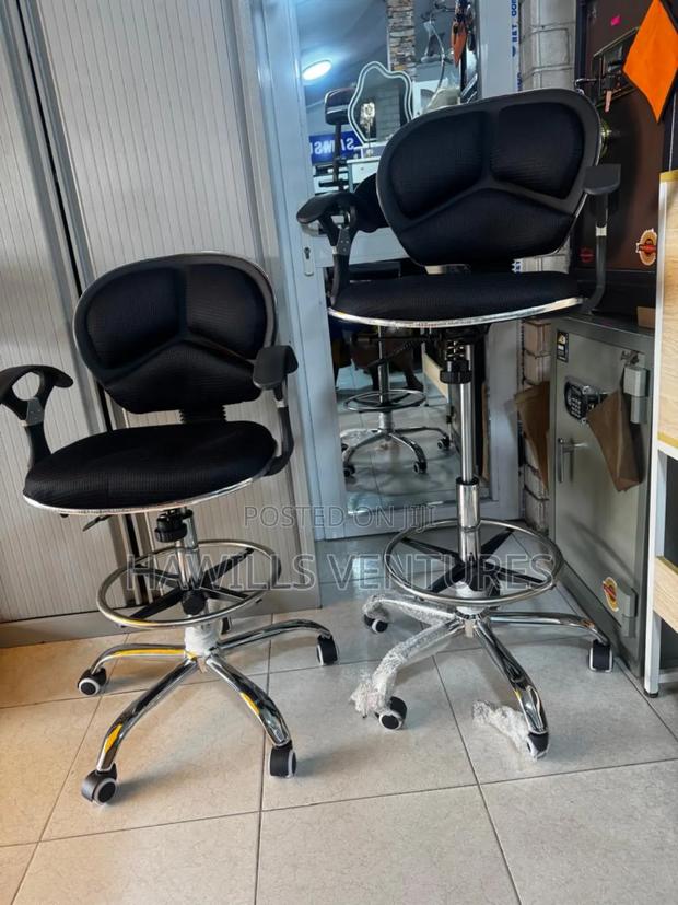 Black Counter Adjustable Chair · Photo 1
