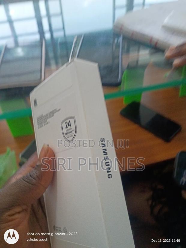 New Samsung Galaxy A17 5G 128 GB Blue · Photo 2