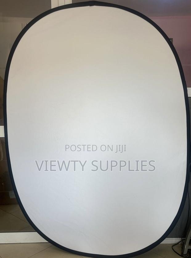 150cm X 200cm Illuminator 2-in-1 Silver/White Bounce Reflector Difuser · Photo 2