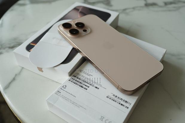 Apple iPhone 16 Pro Max 512 GB Gold · Photo 2