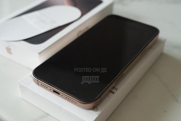 Apple iPhone 16 Pro Max 512 GB Gold · Photo 3