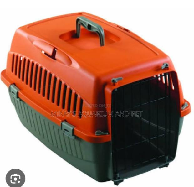 Plastic Pet Kennel · Photo 1