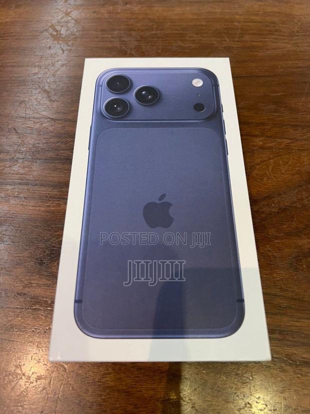 Apple iPhone 17 Pro Max 256 GB Blue · Photo 1