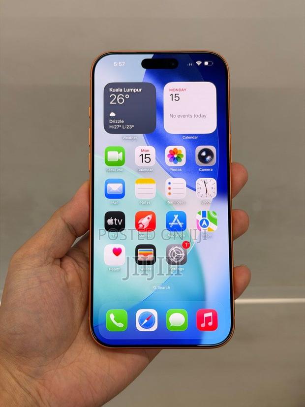 Apple iPhone 17 Pro Max 512 GB Orange · Photo 2