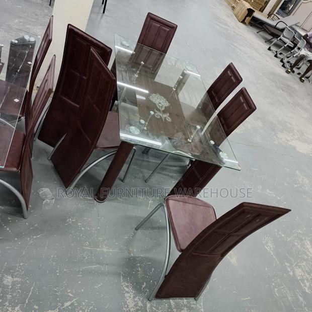 Transparent and Red Wine Buffet Table · Photo 2
