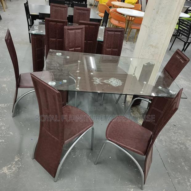 Transparent and Red Wine Buffet Table · Photo 3
