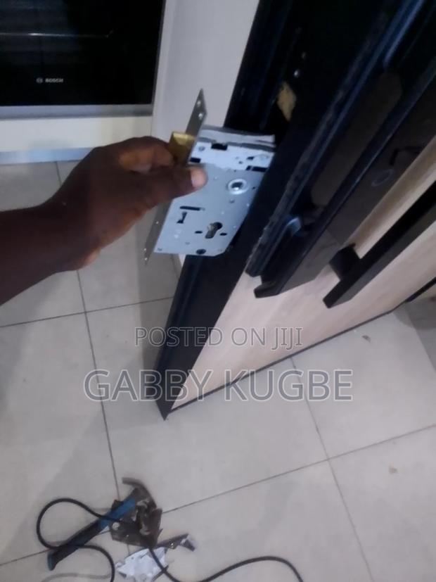 Professional Smart Lock Installer · Photo 1