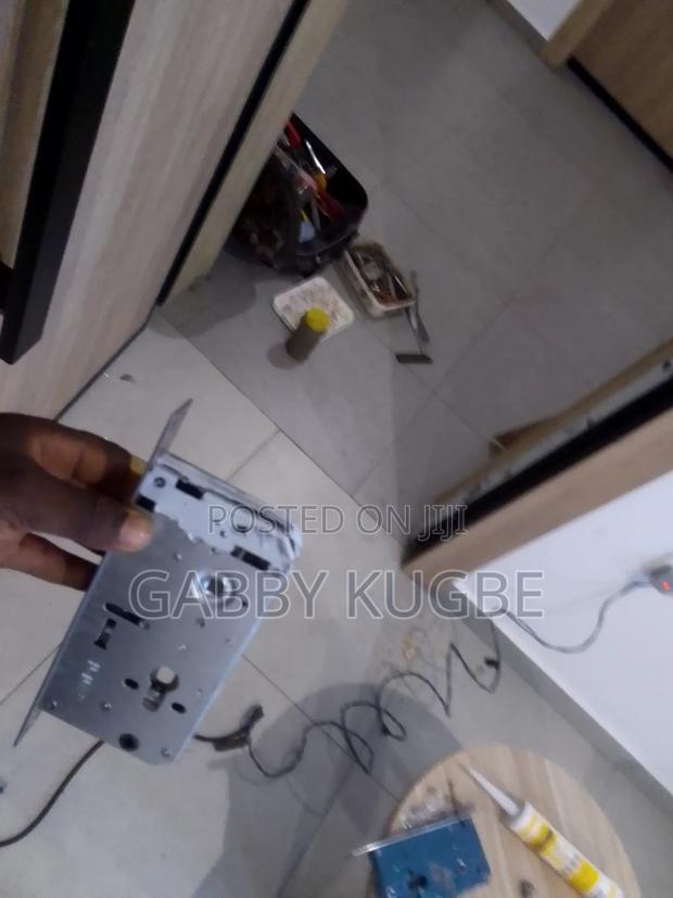 Professional Smart Lock Installer · Photo 5