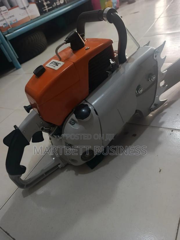 Stihl 36" Bar Petrol Chainsaw Machine · Photo 3