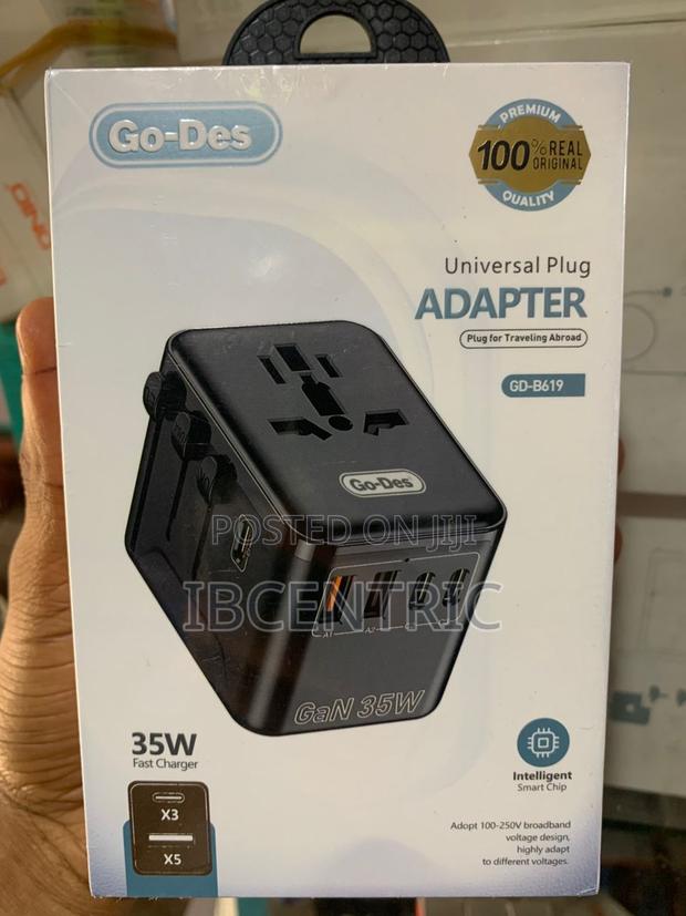 Universal Plug Adapter · Photo 1