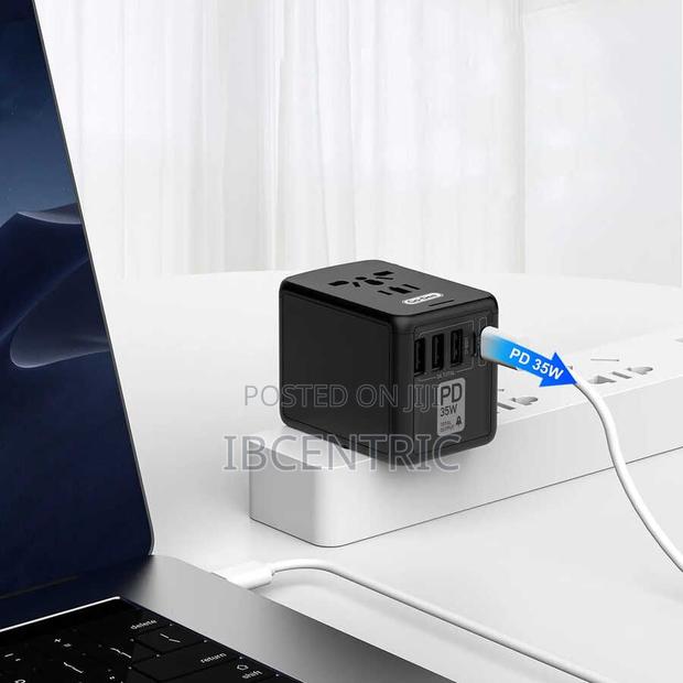 Universal Plug Adapter · Photo 2