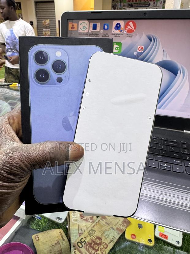 Apple iPhone 13 Pro Max 128 GB Blue · Photo 1