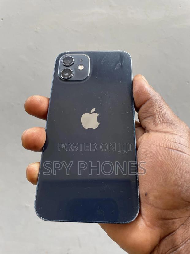 Apple iPhone 12 64 GB Black · Photo 1