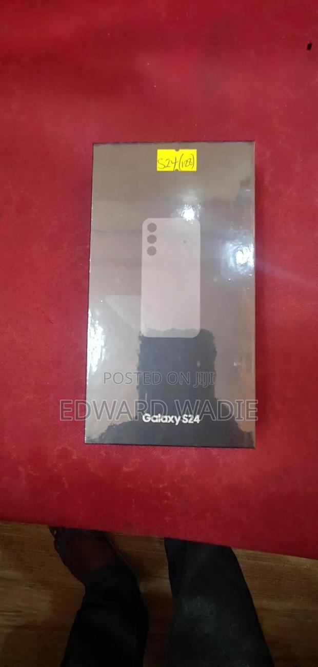 New Samsung Galaxy S24 256 GB Black · Photo 2