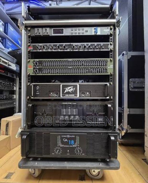 Set Of Danny Amplifier In Rack · Photo 2