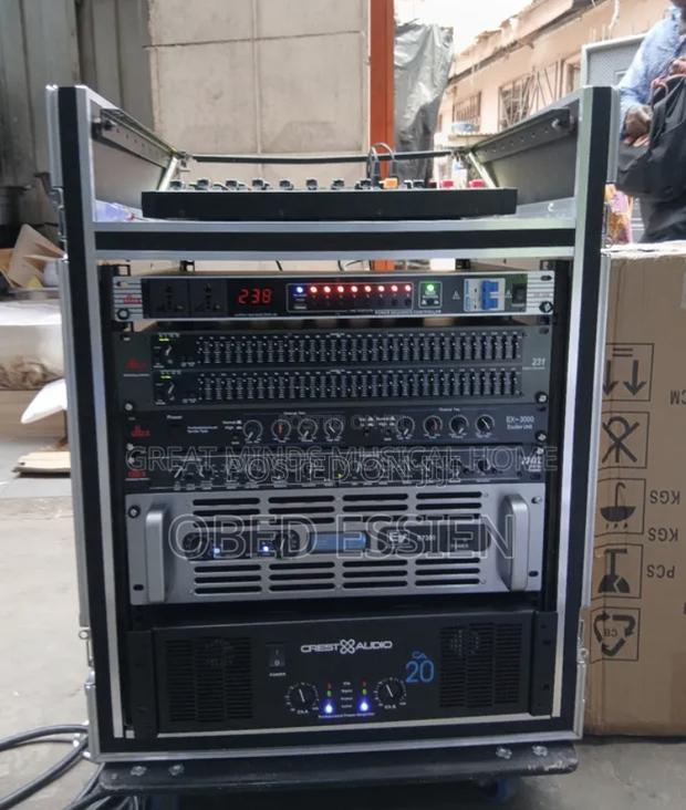 Set Of Danny Amplifier In Rack · Photo 3