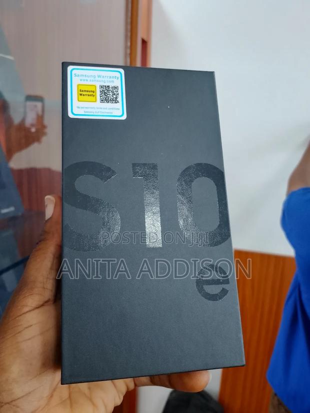 New Samsung Galaxy S10e 256 GB Black · Photo 2