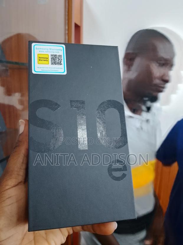 New Samsung Galaxy S10e 256 GB Black · Photo 4