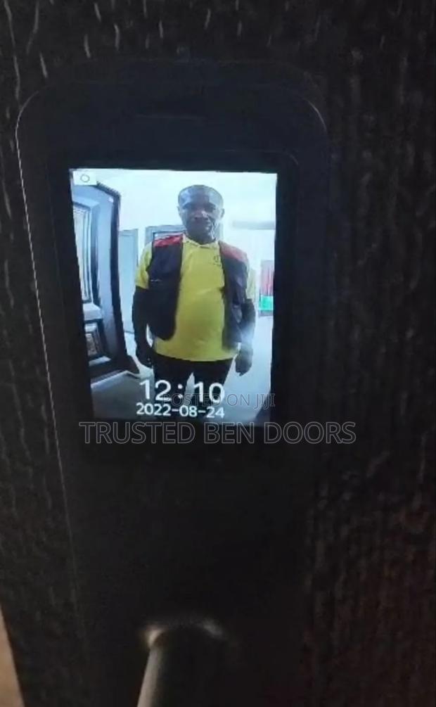 Paladin Video Camera Smart Biometric Lock · Photo 1
