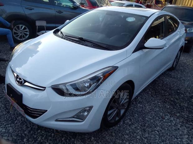 Hyundai Elantra SE Sedan FWD (1.8L 4cyl 6A) 2016 White · Photo 2